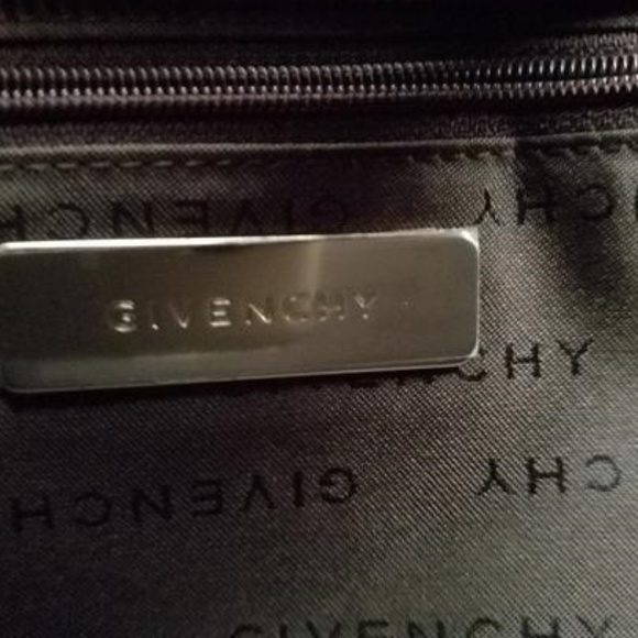 GIVENCHY